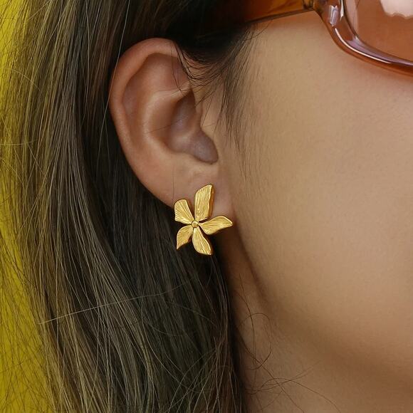 18K Gold Plated Flower Stud Earrings‎ Summer Jewelry - Picture 4 of 13